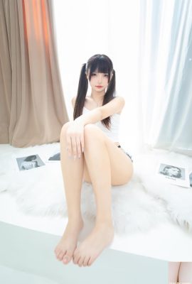 कानामेज़ाका माफ़ुयू की “डेनिम शॉर्ट्स 3” उसकी लंबी सफेद टांगें इतनी हॉट हैं कि वह इसे बर्दाश्त नहीं कर सकती (75p)