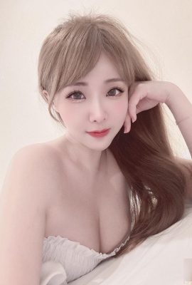 सुंदर स्तनों वाली प्रियतमा “झांग शियाओरौ” सफेद और कोमल है, और उसकी आँखें आकर्षक गहरी खांचों से भरी हैं जो फूटने वाली हैं (10P)