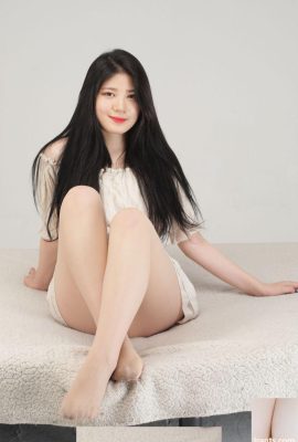 एक गोरी और मोटी युवा कोरियाई सौंदर्य मॉडल की तस्वीरें – चेर (41पी)