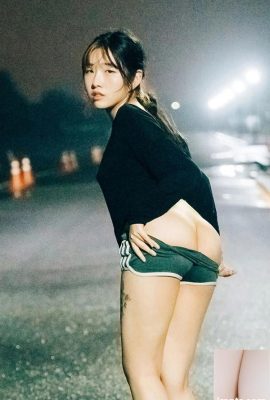 कोरियाई सुंदरी SonSon देर रात सड़क पर उजागर (36P)