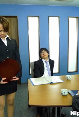 जेएवी जापानी सचिव ने एक व्यावसायिक बैठक के दौरान जोरदार धमाके में भाग लिया (12p)