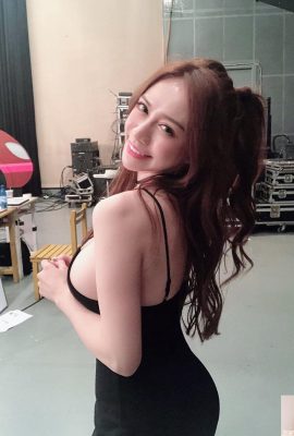 सेक्सी परी “यक्सिन टोक्की” उसे आकर्षित करने के लिए साहसपूर्वक अपने “सुंदर स्तन” को रगड़ती है (21p)