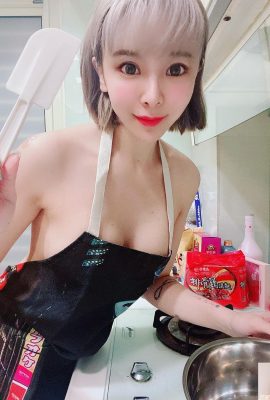 सेक्सी छोटी रसोइया “अराशी जी शियाओलान” नग्न एप्रन पार्श्व स्तन दिखाती हुई (10p)