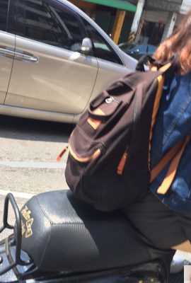 वह मोटरसाइकिल लड़की जो अपने बाल नहीं खींच सकती (15पी)
