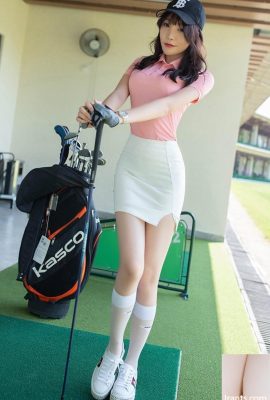 गोल्फ गर्ल झिझी की हिप-हगिंग शॉर्ट स्कर्ट प्यारी और सेक्सी है (58P)
