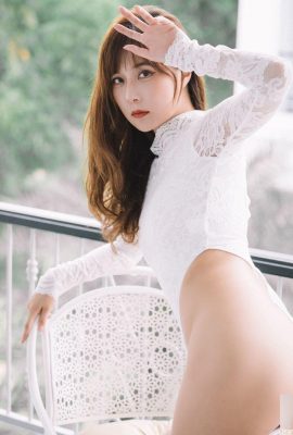 लंबी टांगों वाली लड़की “यू क्विंग मिन” का आकार आकर्षक है और वह बहुत उत्साहित है (10P)