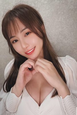 खूबसूरत लड़की “चेन लेले” का फिगर सुंदर है जो बहुत ही आकर्षक है और उसके स्तन भी बहुत आकर्षक हैं (10P)