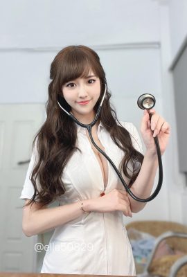 सबसे खूबसूरत नर्स “एले” का आकर्षक फिगर असहनीय है… वह बिकनी में बहुत हॉट लगती है (10P)