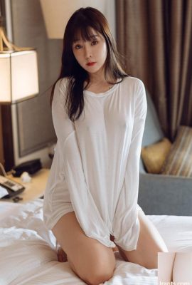 आदर्श महिला वांग युचुन के बड़े स्तन और गहरे खांचे आकर्षक हैं (59p)