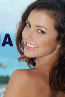 चेकचीक्स.कॉम-डिविना-फैनी