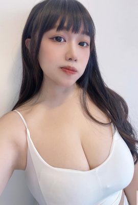 गोरी त्वचा और सुंदर उपस्थिति “एम्मा_उयांग” एक के साथ एक आकर्षक आपका दिल (20 पी)