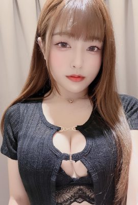 सही नितंब “mi'er” इतने भरे हुए हैं कि वे सफेद और सुंदर स्तनों (17p) के साथ अतिप्रवाह के बारे में हैं