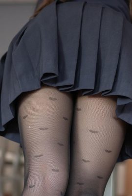 (रैबिट प्लेइंग द बुक)- द टीचिंग बिल्डिंग (39 पी) में ब्लैक सिल्क्स