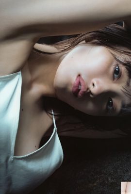 (मियिन मुकाई) मामूली स्तनों और थोड़ा उजागर घटता (25 पी) की एक बेईमानी