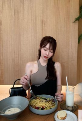 मुस्कान और आकर्षक “बॉनी लियांग” कामुक शरीर (18 पी)