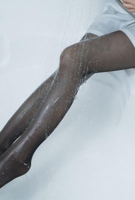 (खरगोश फिल्मों के साथ खेलता है) – पानी में स्टॉकिंग्स को भिगोने की भावना (44 पी) की तरह