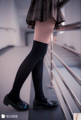 (खरगोश फिल्मों के साथ खेलता है) – वर्दी (43 पी) में होना बेहतर है