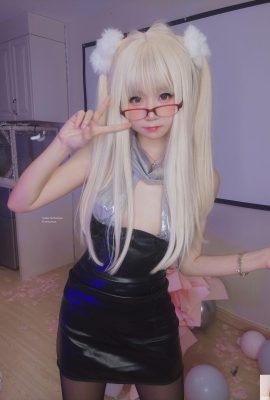 क्यूट गर्ल कॉसर शेक योयो – ब्लैक स्टॉकिंग्स (115 पी)