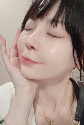 लंबे पैर वाली युवा लड़की “मैगी सेक्सी स्वीटहार्ट” दिल को छूती हुई हिरण (23p)