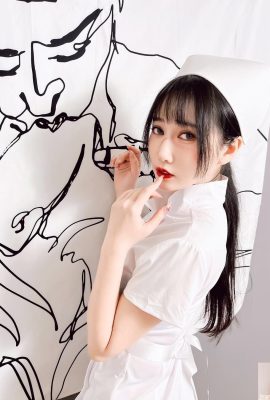 “युआन युवेन” में मीठे उपस्थिति (23p) के तहत प्लंप स्तन हैं