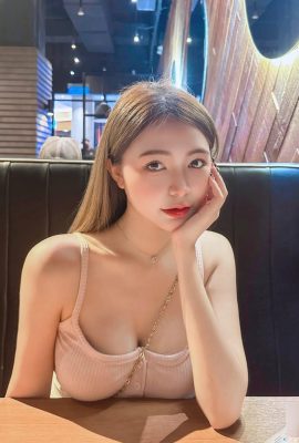 गर्वित ऊपरी शरीर “लियू पेक्सिन” लो-कट आउटफिट इतना गर्म है कि नेटिज़ेंस (22 पी)