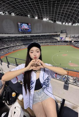 “Ququ” शैतान के शरीर, सुंदर और आंखों को पकड़ने वाले अनुपात (14p) को दिखाता है