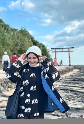 “कै तु” आकर्षक इलेक्ट्रिक आइज़ और सेक्सी फिगर (21 पी)