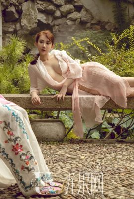 सु Xiaoman & Fang Zixuan “व्हाइट मूनलाइट” (64 पी)