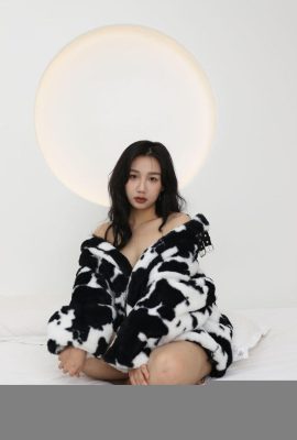 चीनी मॉडल लिटिल व्हाइट ह्यूमन बॉडी प्राइवेट फोटो सेट -02 (100 पी)