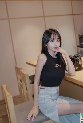 “ली शिन” पूर्ण और सुंदर स्तन अपने मोहक पैरों को नहीं छिपा सकते (25 पी)