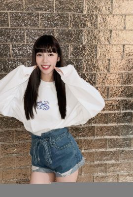 “एबी_लिन ज़ियाली” क्वीन-जैसे स्वभाव पतली कमर और स्तनों (34 पी) के साथ