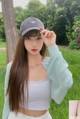 बिजली की आंखों वाली सुंदर लड़की एक सुंदर वातावरण का सामना करती है और उसके शरीर पर सेक्सी और गर्म है (11p)