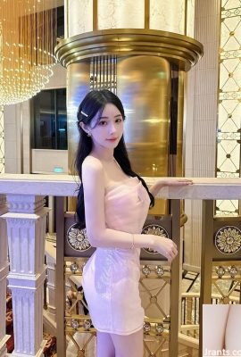 सुंदर लड़की “उला” का लाइव प्रसारण उसके मीठे चेहरे (10p) के नीचे एक गर्म और सुंदर स्तन है