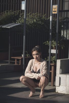 badbro_exhibitibiss बस स्टॉप बैठना