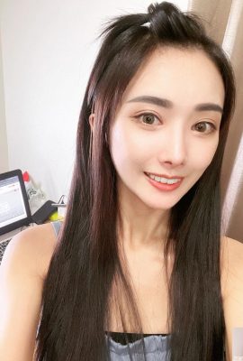 शीर्ष सुंदर लड़की “डायनडियन” में सफेद त्वचा और नाजुक चेहरे की विशेषताएं हैं जो उसके चेहरे की विशेषताओं (10p) के रूप में सुंदर हैं