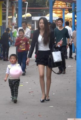 (ऑनलाइन संग्रह) सबसे अच्छी युवा महिला की स्ट्रीट फोटोग्राफी तब भी निस्वार्थ है जब वह उजागर होती है (22 पी) (22 पी)