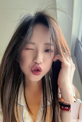 सौंदर्य “वेंग Youyou” एक सुंदर और स्नेही कविता (10p) की तरह है