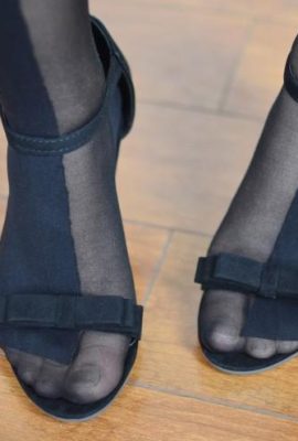 (लेग्कू फोटो) एक-पीस ओपन ब्लैक स्टॉकिंग्स (33 पी) के साथ लॉन्ग-लेग्ड गर्ल का नं।