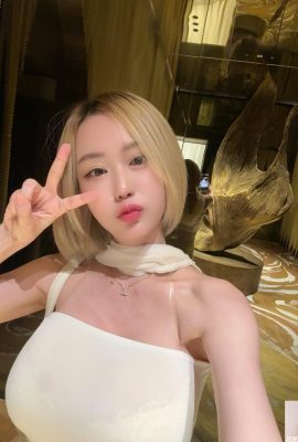 गोरी लड़की “मेवबड” में एक गर्म शरीर है जो सामने और पीछे झुका हुआ है (11p)