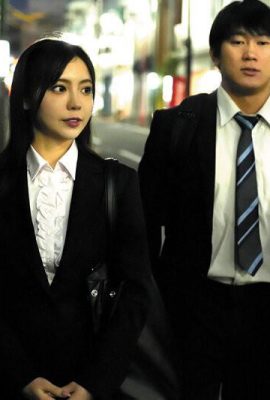 Yoshizawa Yuki: एक महिला बॉस के निजी जीवन का रहस्य एक महिला मर्दाना महिला योशिजावा युकी (21 पी) थी