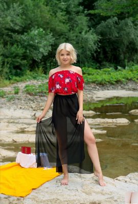 कैली – ग्रीष्मकालीन पिकनिक (132 पी)