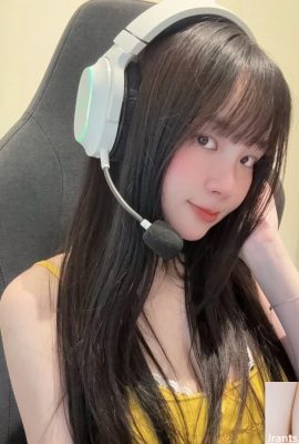 प्यारा लाइव “टिंगमी” प्लंप ऊपरी शरीर उसके सेक्सी आकर्षण (10p) को रेखांकित करता है