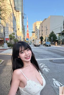 “हुआंग युवेन” में एक प्यारी मुस्कान और एक गहरी नाली और सुंदर स्तन (10p) है