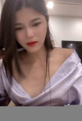 सेक्सी लाइव ब्रॉडकास्टर खुलासा (32 पी)