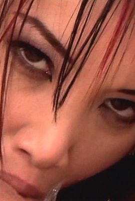 काले मोज़े में सेक्सी लड़की एक मर्दाना आदमी के बड़े लंड द्वारा अपनी गुदा में जोर से प्रवेश करवाती है (15P)