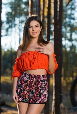 ज़ेल्डा बी – आइसोलेट विद मी (105पी)