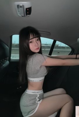 खूबसूरत चेहरा नेटिज़न्स को चिल्लाने पर मजबूर कर देता है कि वे इसे बर्दाश्त नहीं कर सकते (10पी)