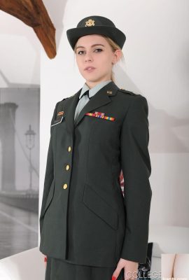 क्लो टॉय अभिनीत कॉलेज वर्दी सेक्स तस्वीरें (21पी)