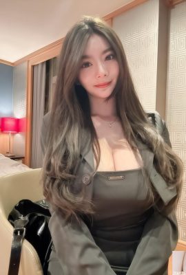 “चू क्विंग्यी” का शरीर सुपर सेक्सी कर्व्स और ख़राब फिगर वाला है (10P)