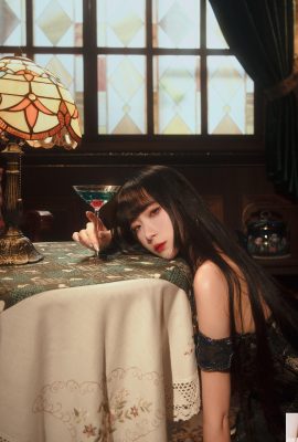 शांत, सांवली और छरहरी काया सुबह-सुबह घातक आकर्षण दिखाती है, जिससे लोग खुद को छुड़ाने में असमर्थ हो जाते हैं! (15पी)